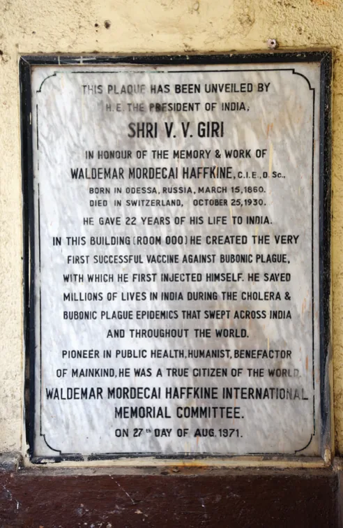 This plaque honours Waldemar Mordecai Haffkine for his invaluable contribution to medicine during the plague outbreak in October 1896. He began his work in Bombay at the Petit Laboratory associated with Grant Medical College in the legendary Room 000. Today, the building houses the hospital’s blood bank (left)