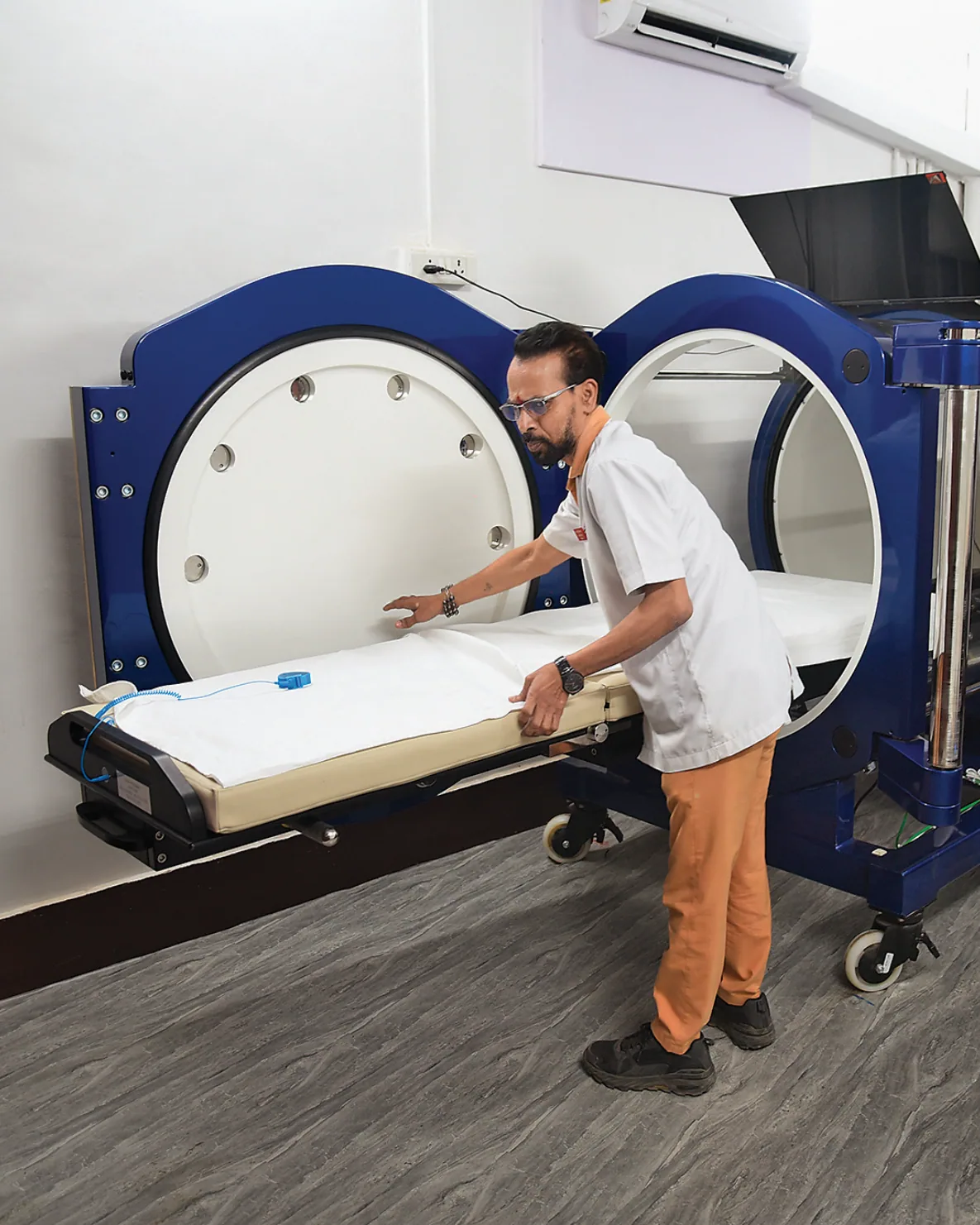 Neurosurgery operation theatres (Above) The hyperbaric oxygen therapy center in the neurosurgery ward